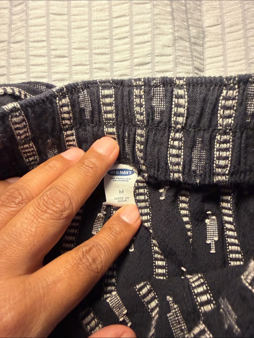 Old Navy Black and Cream Patterned Elastic-Waist Skirt - Picture 2 of 2